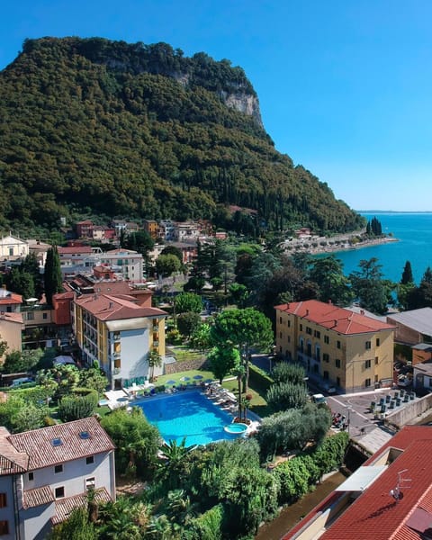 Bird's eye view, Garden view, Lake view, Landmark view, Pool view, Swimming pool