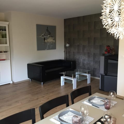 TV and multimedia, Living room, Dining area