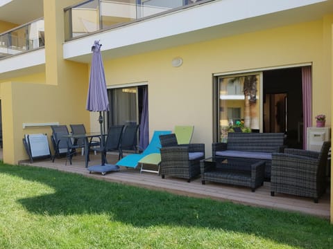 Garden, Balcony/Terrace, Pool view