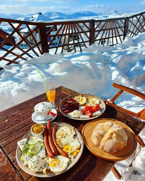 Restaurant/places to eat, Winter, Mountain view, Breakfast