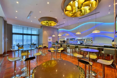 Restaurant/places to eat, Restaurant/places to eat, Lounge or bar, Lounge or bar, Dining area, On site