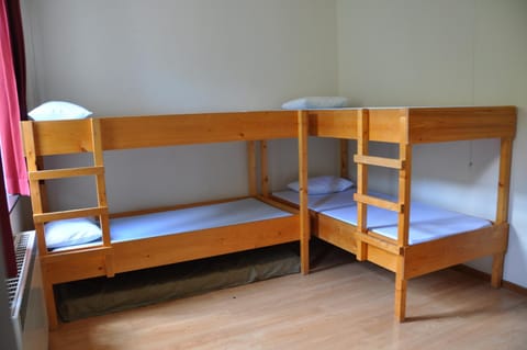 Bedroom, bunk bed