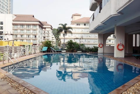 Property building, Swimming pool, Swimming pool