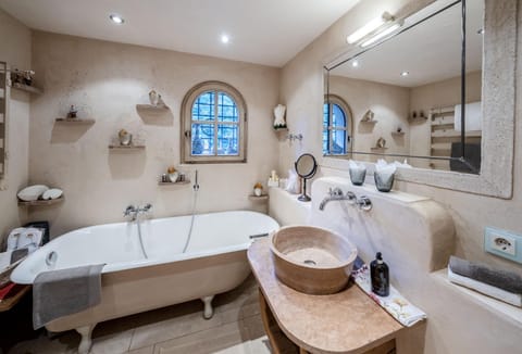 Bathroom, Bath, towels