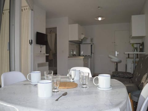 Appartement T2 en Rez-de-Chaussée avec Terrasse et Parking à Saint-Cyprien - FR-1-225D-472 Apartment in Saint-Cyprien