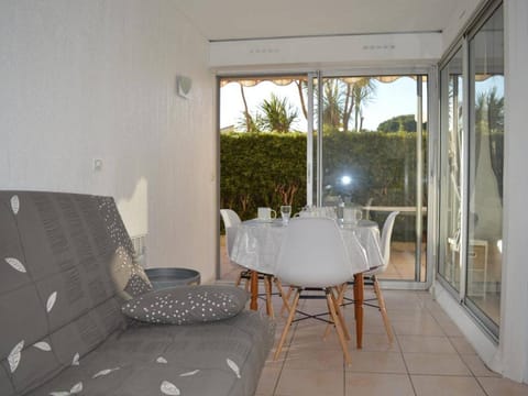 Appartement T2 en Rez-de-Chaussée avec Terrasse et Parking à Saint-Cyprien - FR-1-225D-472 Apartment in Saint-Cyprien