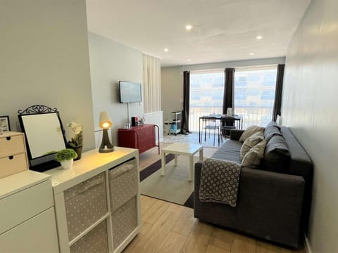 Studio 4 pers à 2 min de la plage avec TV écran plat, Wifi, proches commerces - FR-1-229C-4 Apartment in Port-la-Nouvelle