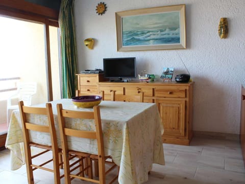 Appart 6 pers, 50m plage, balcon, parking, animaux admis - FR-1-229C-338 Apartment in Port-la-Nouvelle