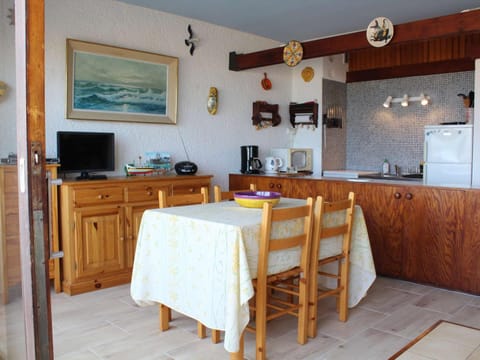 Appart 6 pers, 50m plage, balcon, parking, animaux admis - FR-1-229C-338 Apartment in Port-la-Nouvelle