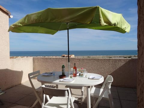 Maison à Saint Pierre la Mer avec Terrasse et Piscine 2 Étoiles - FR-1-229D-541 House in Fleury