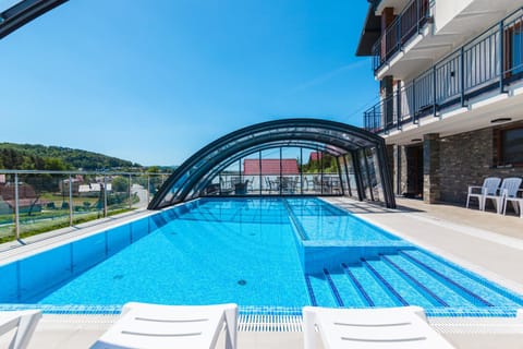 Pool view, Swimming pool, sunbed