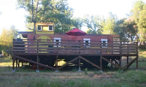 Little Red Caboose Casa in Ahwahnee