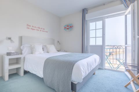 Bed, View (from property/room), Balcony/Terrace, Photo of the whole room, Bedroom, Sea view, pet friendly