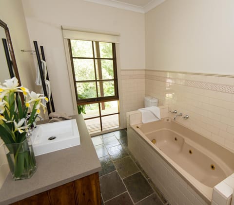 Hollyhock Bed and Breakfast in Macedon