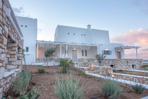 Facade/entrance, Natural landscape, Garden