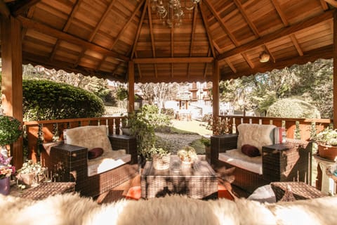 Garden, Seating area, Garden view