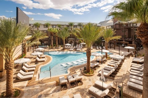 Silverton Casino Lodge - Newly Renovated Resort in Paradise