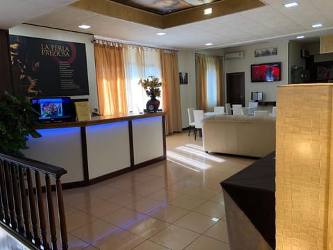 TV and multimedia, Living room, Lobby or reception