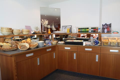 Restaurant/places to eat, Buffet breakfast