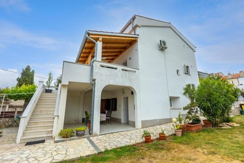 Property building, Facade/entrance, Garden