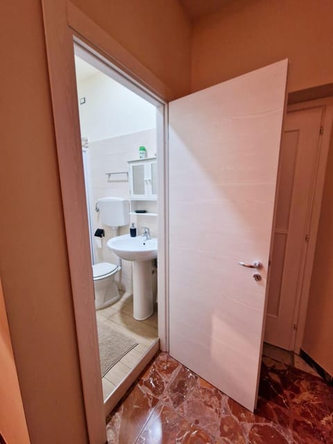 Bathroom, Photo of the whole room