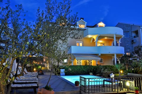 Facade/entrance, Garden, Balcony/Terrace, Garden view, Pool view, Swimming pool, Sunset