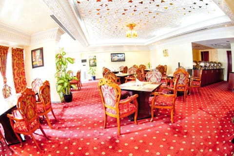 Restaurant/places to eat, Dining area