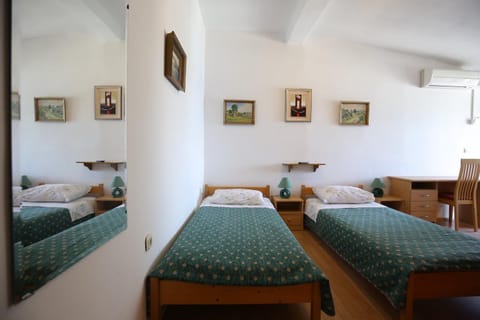 Apartment and rooms Roko Bed and Breakfast in Zadar County