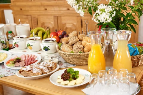 Breakfast, Buffet breakfast