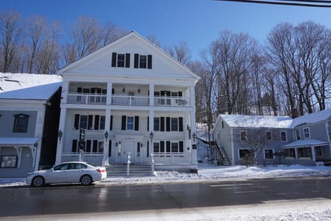 Facade/entrance