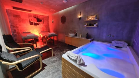 Hot Tub, Hot Tub, Massage, Spa and wellness centre/facilities, Spa and wellness centre/facilities, towels