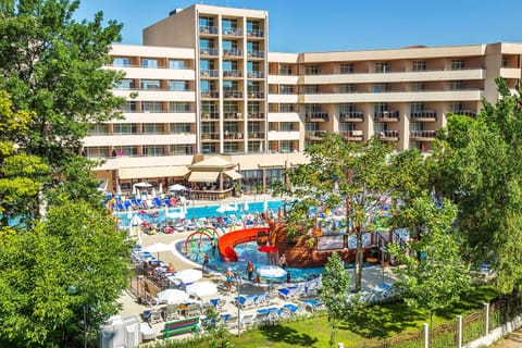 Property building, Bird's eye view, Swimming pool