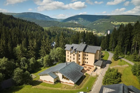 Property building, Facade/entrance, Spring, Off site, Day, Bird's eye view, Summer, View (from property/room), Hiking, Cycling, Cycling, Mountain view, Seasons, Time of day, Location, Sunrise, Sunset