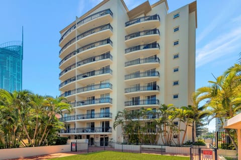 Palazzo Colonnades Apartahotel in Surfers Paradise Boulevard