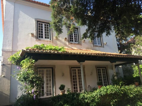 Villa Branca Jacinta Alojamiento y desayuno in Sintra
