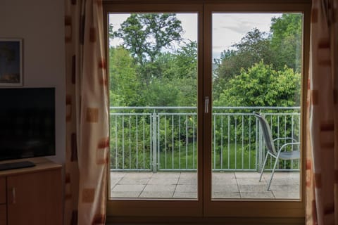 View (from property/room), Balcony/Terrace, Garden view