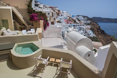 Cosmoia Cave House Apartment in Oia