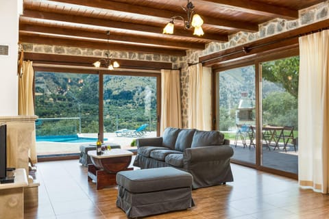 Living room, Pool view