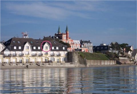 Neighbourhood, Sea view