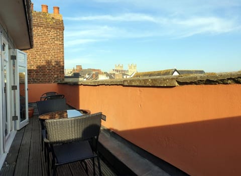 Stunning Central Exeter Apartment with balcony and fantastic view Condo in Exeter