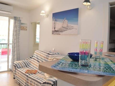 Appartement 2P cabine rénové, clim, wifi, terrasse, parking, proche plage - Sainte-Maxime - FR-1-226-304 Apartment in Sainte-Maxime