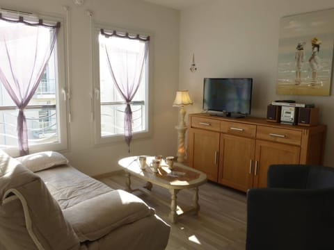 Agréable T2 à 1,5km du centre, proche plage, balcon, parking privé, ascenseur, 4 couchages - FR-1-224-447 Apartamento in Saint-Gilles-Croix-de-Vie