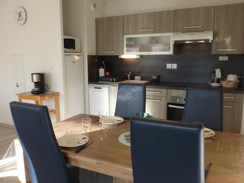 Agréable T2 à 1,5km du centre, proche plage, balcon, parking privé, ascenseur, 4 couchages - FR-1-224-447 Apartamento in Saint-Gilles-Croix-de-Vie