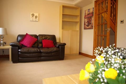 Portland Mews - 3 Bed Holiday Home By Premier Serviced Accommodation Casa in Leek