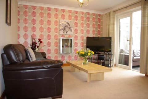 Portland Mews - 3 Bed Holiday Home By Premier Serviced Accommodation House in Leek