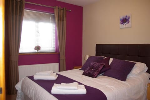 Portland Mews - 3 Bed Holiday Home By Premier Serviced Accommodation House in Leek