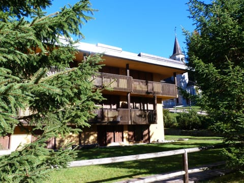 Facade/entrance, Garden