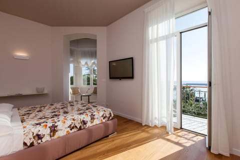 Photo of the whole room, Bedroom, Sea view