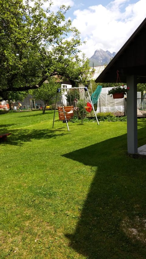 Neighbourhood, Garden, Mountain view