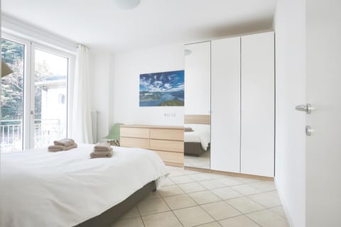 Bed, Balcony/Terrace, Bedroom, Garden view, Mountain view